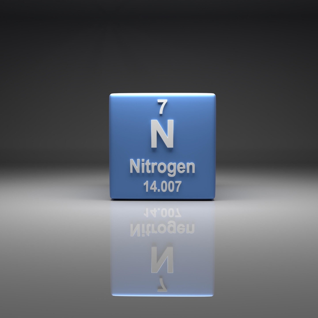 Eine rechteckige Plakette mit der Aufschrift 7 N Nitrogen 14.007