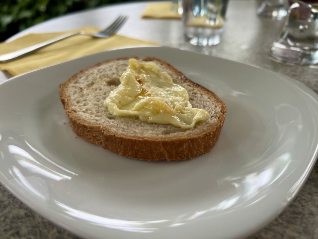 Geschmolzener Käse auf dem Brot