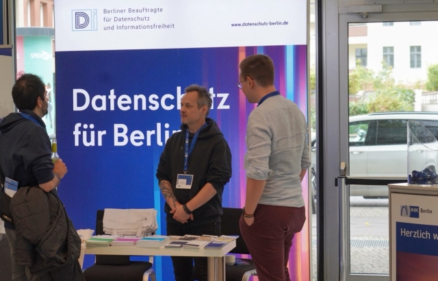 Mitarbeitende der Berliner Beauftragten für Datenschutz und Informationsfreiheit auf dem IT-Sicherheitstag der IHK und HWK Berlin